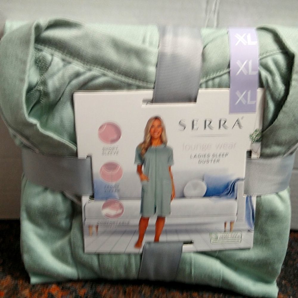 Serra Sleep Duster...NWT ....The size is L    (NOT XL as pictured).
